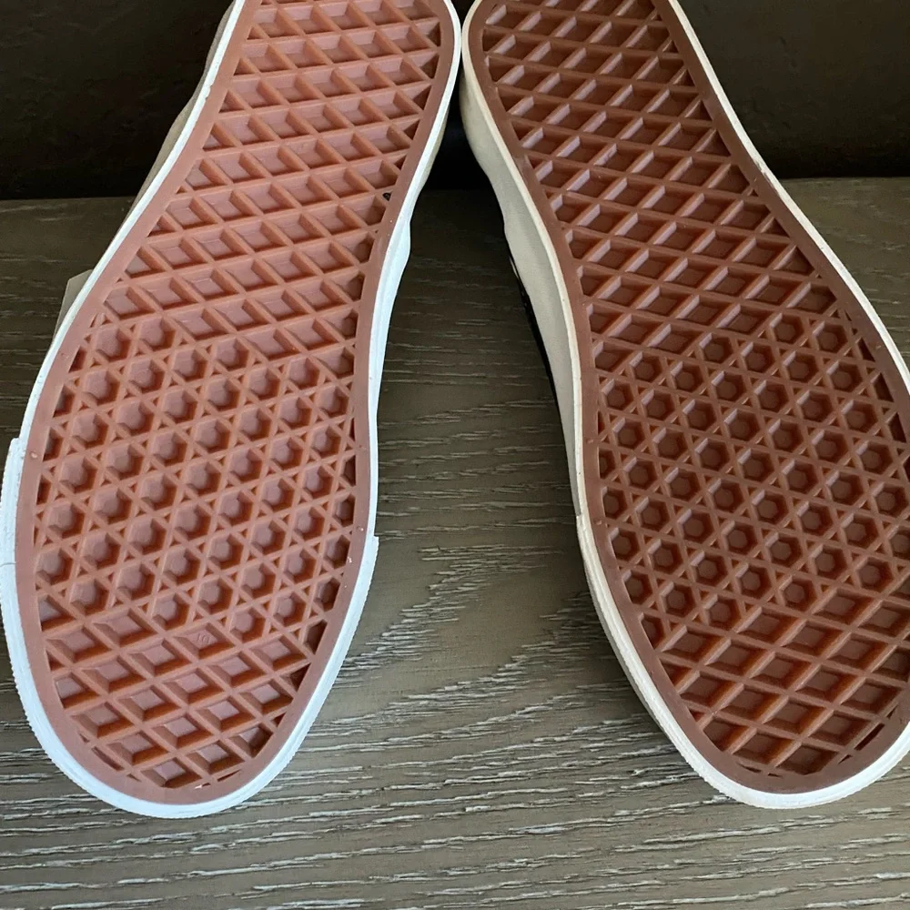 Vans - Black, Slip-On Sneakers, Women’s Sz - 5.5 - Picture 4 of 4